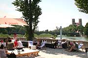 Kulturstrand der Urbanauten auf der Corneliusbrücke (Foto: Marikka-Laila Maisel)